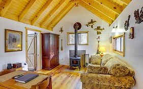 Secluded Tallassee Cabin With Fire Pit And Porch!